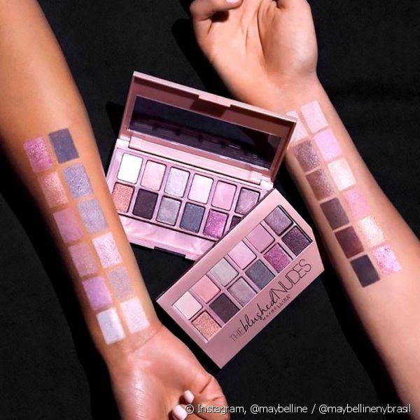 Queridinhas das gringas, a paleta de sombra The Blushed Nudes, de Maybelline NY, já está no Brasil e tem 12 cores rosadas com fundo dourado, marrom e cinza! (Foto: Instagram @maybelline / @maybellinenybrasil)